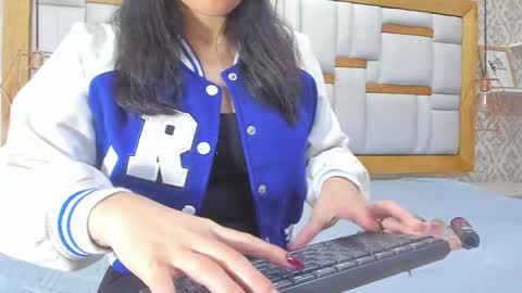 Snapshot of mia__megan chatting on February 2025 12:06:02 PM mia__megan online show from February 2025 12:06:02 PM