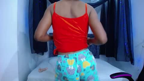 Snapshot of mia__thomson_ chatting on October 2025 12:38:02 PM MIA online show from October 2025 12:38:02 PM