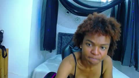 Snapshot of mia__thomson_ chatting on October 2025 12:44:02 PM MIA online show from October 2025 12:44:02 PM