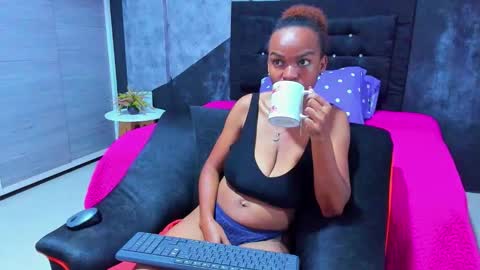 Snapshot of mia__thomson_ chatting on February 2026 12:26:01 PM MIA online show from February 2026 12:26:01 PM