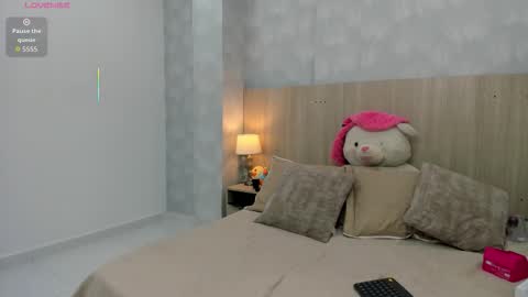 Mia Aristizabal online show from December 2025 11:30:02 AM