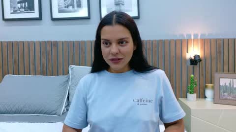 Mia Bellefort online show from February 2026 08:01:01 PM