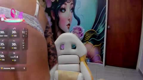 Mia online show from November 2025 08:41:01 PM