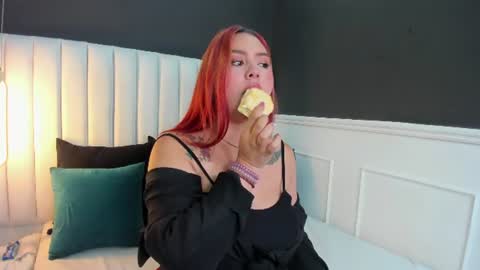 Snapshot of mia_blumm_ chatting on June 2026 04:33:01 PM Mia online show from June 2026 04:33:01 PM