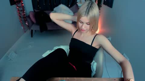 Mia online show from February 2025 12:33:01 PM