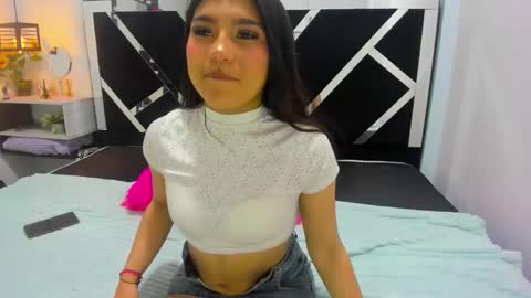 Snapshot of mia_casttellanos chatting on November 2025 08:32:01 PM  Mia  online show from November 2025 08:32:01 PM