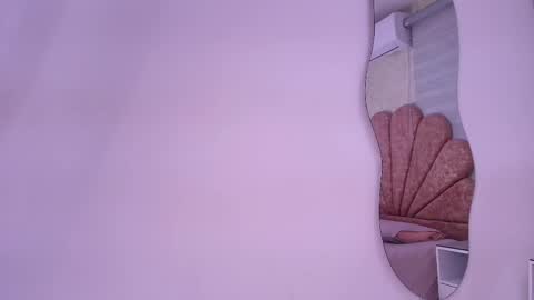 Mia  online show from April 2026 04:17:01 AM