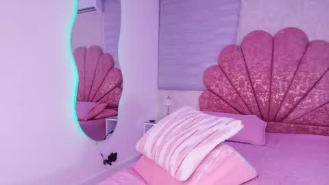 Snapshot of mia_collenss chatting on June 2026 10:15:01 AM Mia online show from June 2026 10:15:01 AM