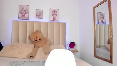 Snapshot of mia_corner chatting on October 2025 02:19:01 PM mia_corner online show from October 2025 02:19:01 PM