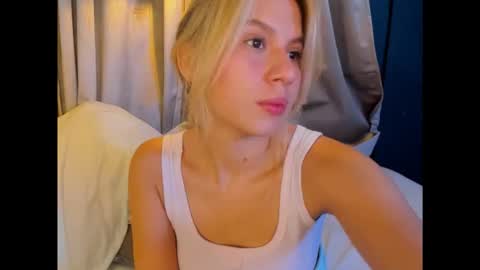 Snapshot of mia_curry chatting on June 2026 08:20:02 PM M I A online show from June 2026 08:20:02 PM