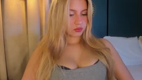 Snapshot of mia_curry chatting on June 2026 07:14:01 PM M I A online show from June 2026 07:14:01 PM