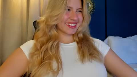 Snapshot of mia_curry chatting on July 2026 07:20:02 PM M I A online show from July 2026 07:20:02 PM