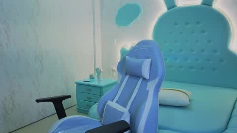 Mia Cuttee online show from October 2025 03:30:01 AM