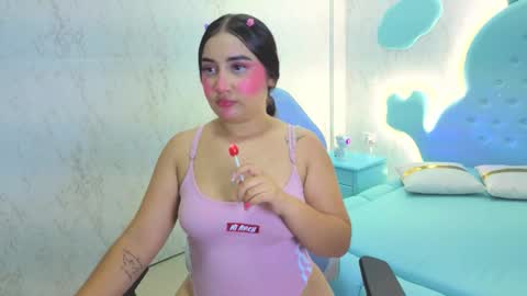 Mia Cuttee online show from November 2025 04:01:02 AM