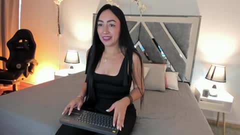 Snapshot of mia_davis__ chatting on May 2026 12:03:02 PM mia_davis__ online show from May 2026 12:03:02 PM
