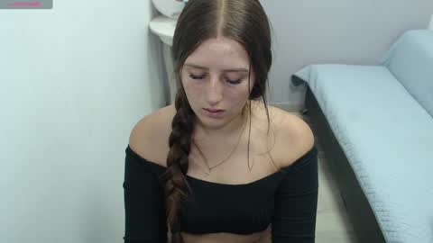 Mia online show from February 2025 01:08:02 PM