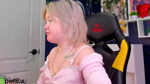Mia online show from May 2026 03:48:01 AM