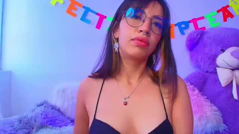 Mia flames online show from November 2025 09:37:02 PM