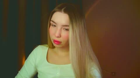 Mia online show from January 2025 02:31:01 AM