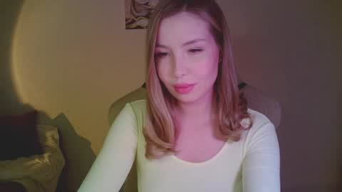 Snapshot of mia_fleur_ chatting on April 2026 09:42:01 PM Mia online show from April 2026 09:42:01 PM