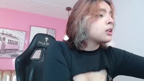 Mia online show from October 2025 12:48:02 PM