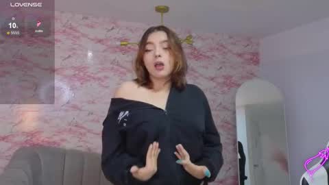 Mia online show from February 2026 01:18:02 PM