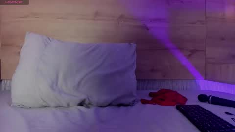  I am Mia  online show from December 2025 04:04:01 PM