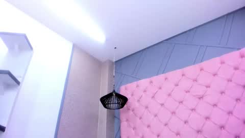 Mia online show from February 2026 12:52:01 PM