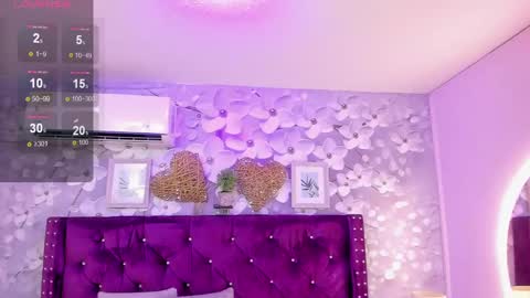 Mia online show from September 2025 08:10:01 PM