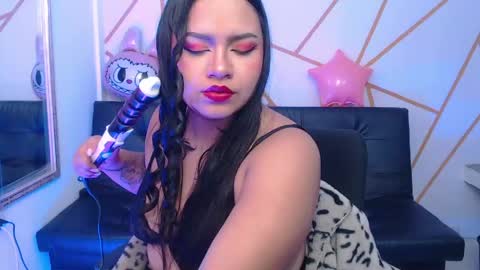 Snapshot of mia_kraviz chatting on May 2026 12:44:02 PM mia_kraviz online show from May 2026 12:44:02 PM