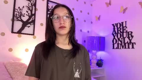 Snapshot of mia_luna0 chatting on June 2026 11:31:01 PM Mia online show from June 2026 11:31:01 PM