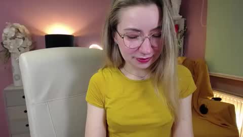 Mia online show from December 2024 07:50:02 AM