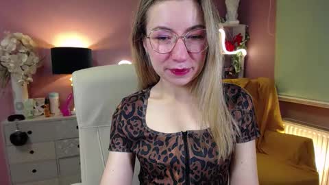 Mia online show from December 2024 07:52:02 AM