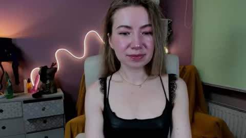 Mia online show from September 2025 06:35:01 AM