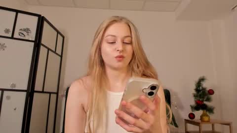 Mia here Appreciate your support online show from December 2025 11:11:01 PM