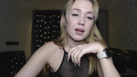 Snapshot of mia_meww chatting on February 2025 12:43:02 PM Mia online show from February 2025 12:43:02 PM