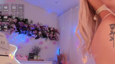 Snapshot of mia_milana chatting on January 2025 05:32:02 AM online show from January 2025 05:32:02 AM