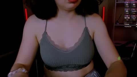 mia_mooon_ online show from May 2026 10:36:01 AM
