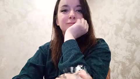 Mia online show from November 2025 09:31:02 AM