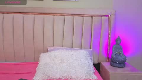Snapshot of mia_naive chatting on May 2026 11:26:02 AM Mia online show from May 2026 11:26:02 AM
