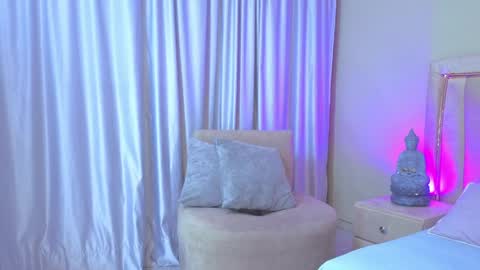 Snapshot of mia_naive chatting on May 2026 11:20:01 AM Mia online show from May 2026 11:20:01 AM