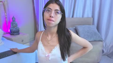 Snapshot of mia_naive chatting on May 2026 12:22:02 PM Mia online show from May 2026 12:22:02 PM