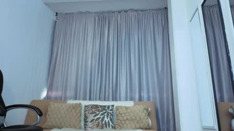 Snapshot of mia_naive chatting on May 2026 11:51:02 AM Mia online show from May 2026 11:51:02 AM