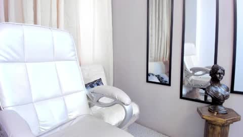 Snapshot of mia_naive chatting on May 2026 12:24:01 PM Mia online show from May 2026 12:24:01 PM