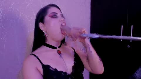 mia novoa online show from April 2026 09:23:01 PM
