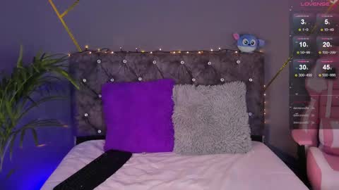 Lia thompson online show from April 2026 12:24:02 AM