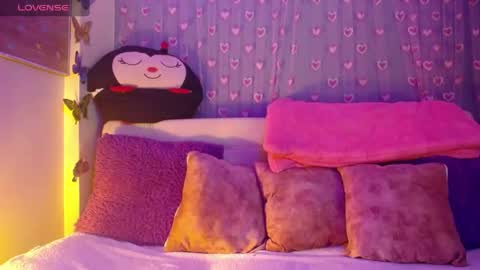 Snapshot of mia_petitebaby chatting on May 2026 12:31:02 PM Ma online show from May 2026 12:31:02 PM