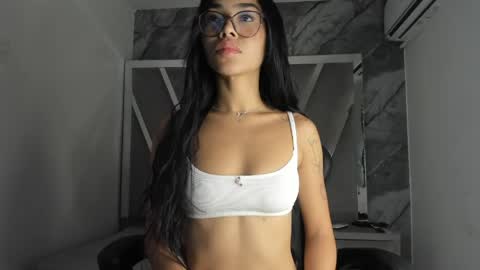 mia_petiteht online show from April 2026 08:47:01 PM