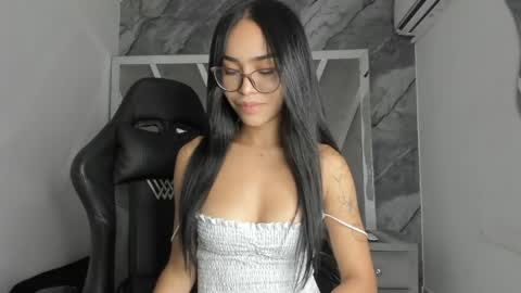 mia_petiteht online show from May 2026 09:11:02 PM