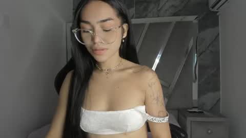 Snapshot of mia_petiteht chatting on June 2026 08:33:02 PM mia_petiteht online show from June 2026 08:33:02 PM